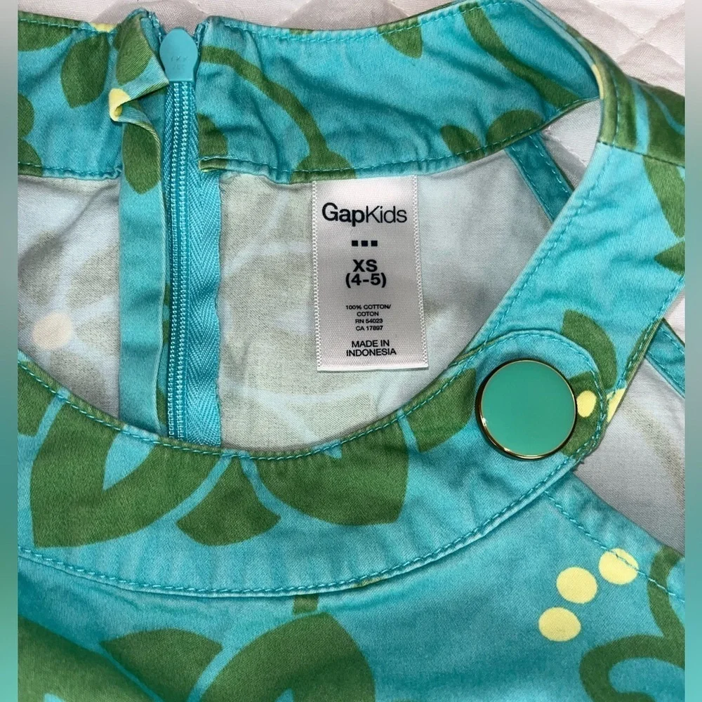 GAP button detail